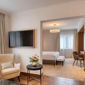 Junior suite signature